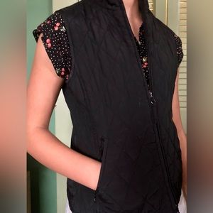 Women’s petite small quilted zip vest with zip pockets by RELATIVITY